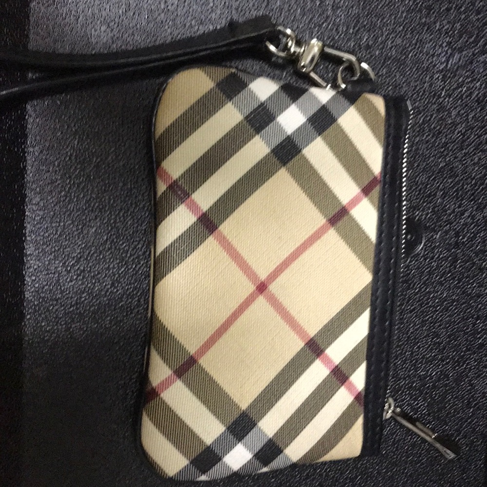 Burberry wristlet clutch